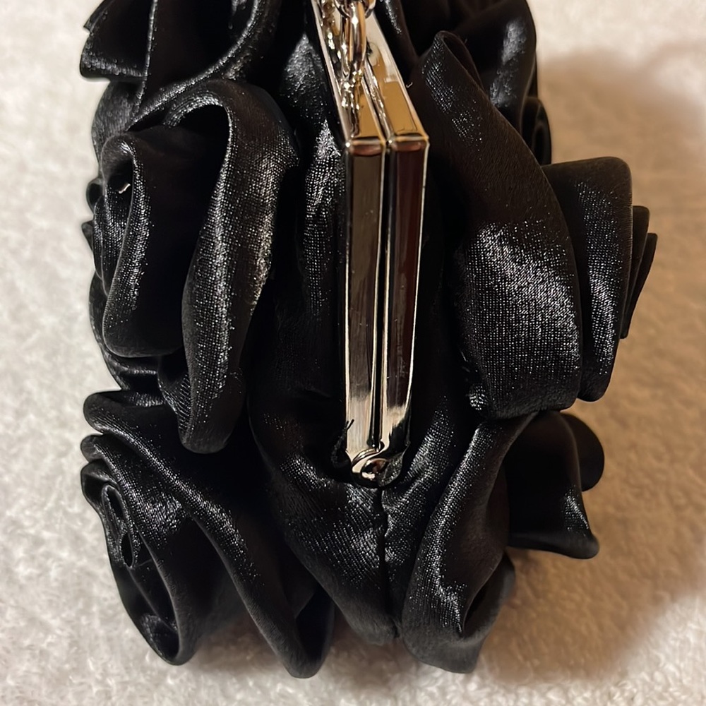 NWOT Black silk rose clutch with chain for shoulder length - Picture 4 of 5